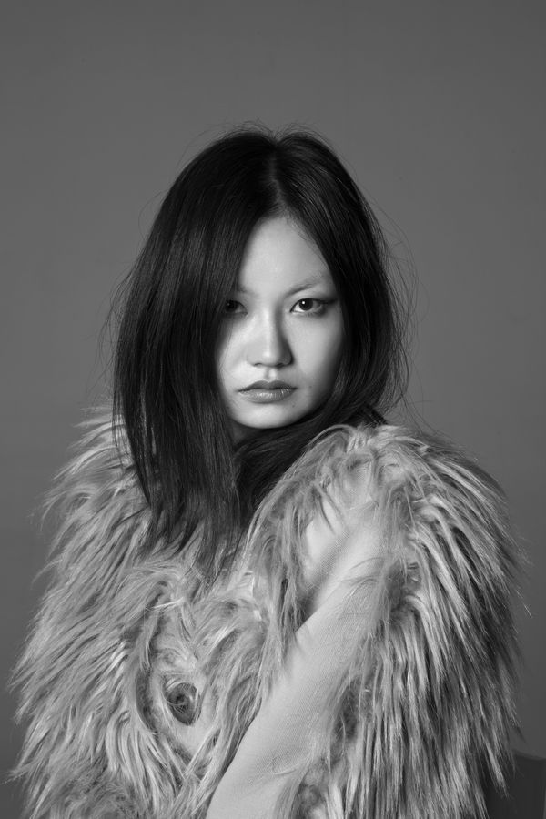 Lucia Liu,中国第一位走向顶级时尚秀场的Stylist