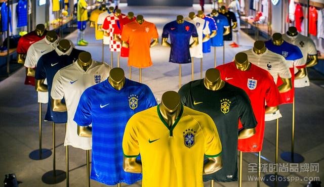 耐克足球产品亮相 巴西等10队世界杯球衣发布