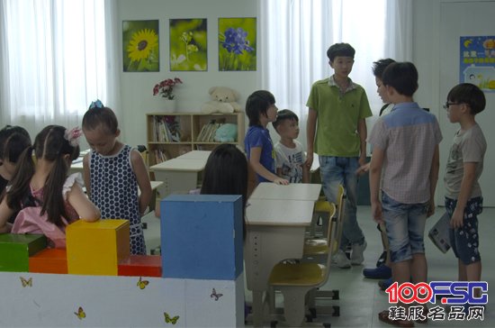 早晨童鞋品牌赞助《托管班的故事》