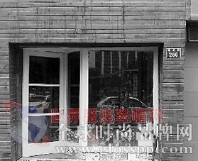 一声惨叫 服装店老板在店里上吊“自杀”
