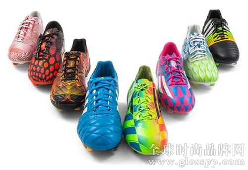 阿迪达斯四大系列足球鞋：超轻版vs标准版