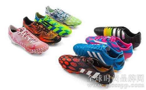 阿迪达斯四大系列足球鞋：超轻版vs标准版