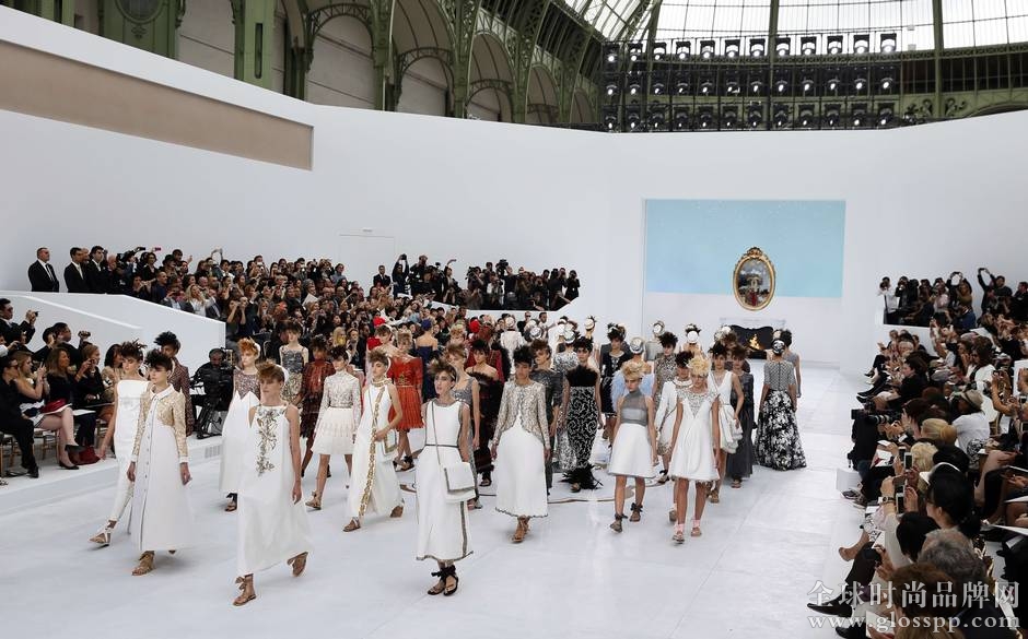 CHANEL_Fall-Winter_2014-15-Haute_Couture_show_4