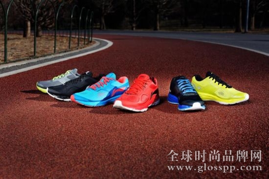 李宁云二代男款跑鞋组图。