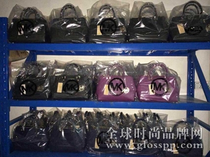 东莞某工厂内，大批假货等待出库