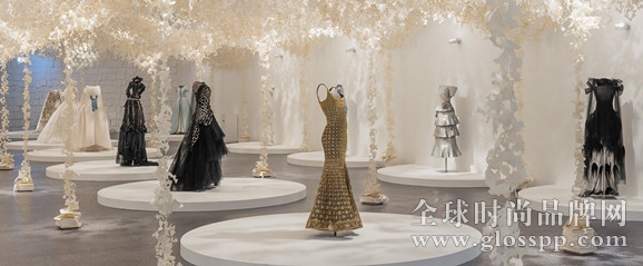 近期时装展览精选:爱马仕把展挪到塞纳河畔