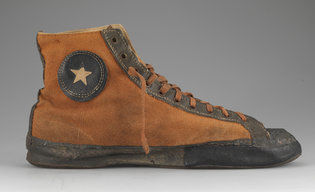 1934年版Chuck Taylor All Star，皮革鞋面。