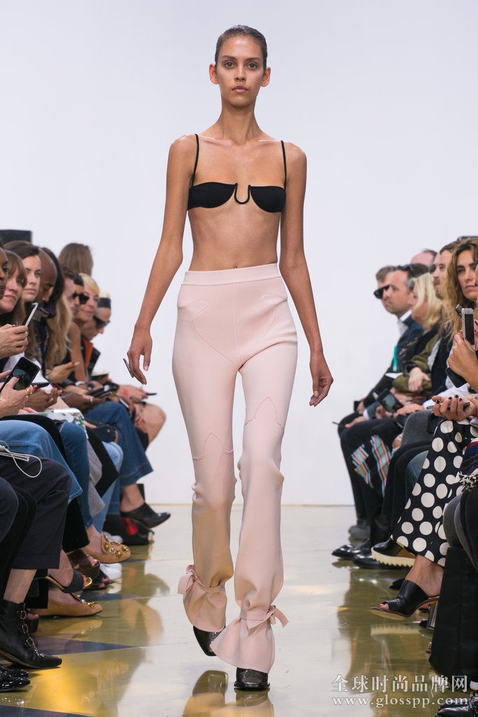  SLIDE SHOW J.W. Anderson: Spring 2016 RTW CreditGuillaume Roujas/NOWFASHION