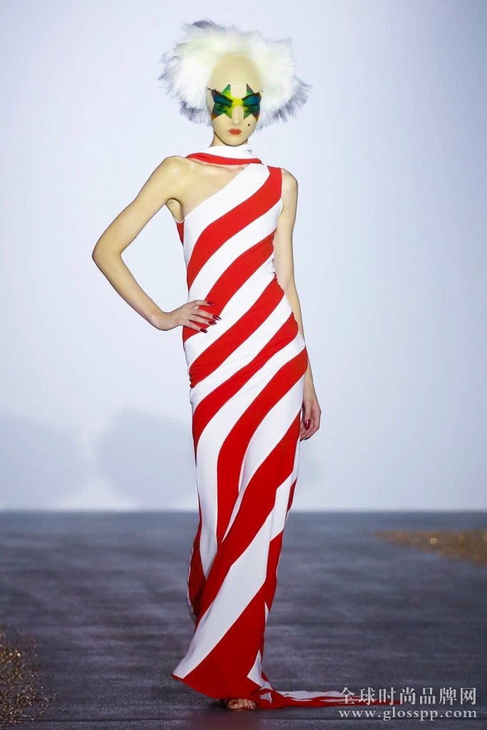 SLIDE SHOW Gareth Pugh: Spring2016 RTW CreditNowfashion.com