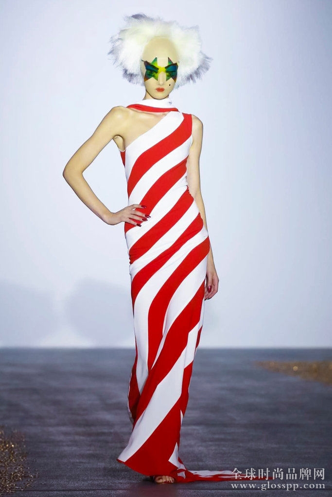  SLIDE SHOW Gareth Pugh: Spring2016 RTW CreditNowfashion.com