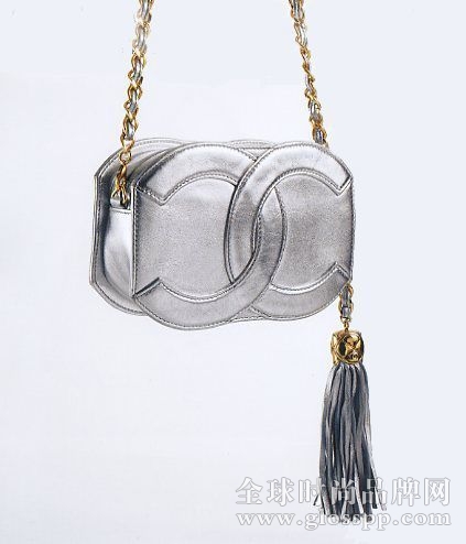  1990 年代，Chanel 的晚装手包