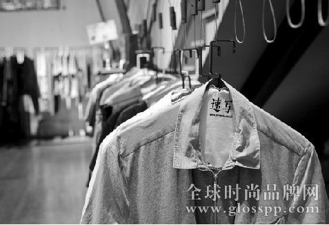 江南布衣集团旗下的男装品牌“速写”