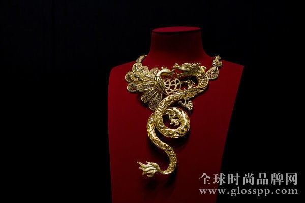 周大福的一条龙和孔雀项链。图片来源：Lam Yik Fei /《纽约时报》