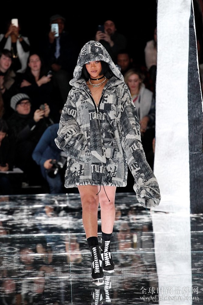 Rihanna携手Puma首次操刀时装秀 掀纽约时装周高潮