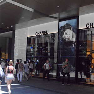 奢侈品牌再传劳资纠纷 Chanel员工集体上诉公司拒付加班费