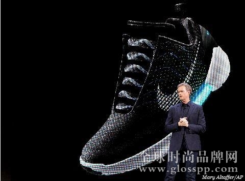 耐克发布自动系鞋带运动鞋 号称堪比无人车