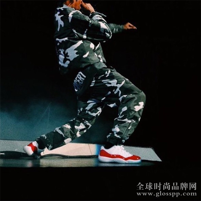 528895-102,AJ11,Air Jordan 11 528895-102AJ11 Travis Scott 提前上脚 Air Jordan 11 Low 白红配色