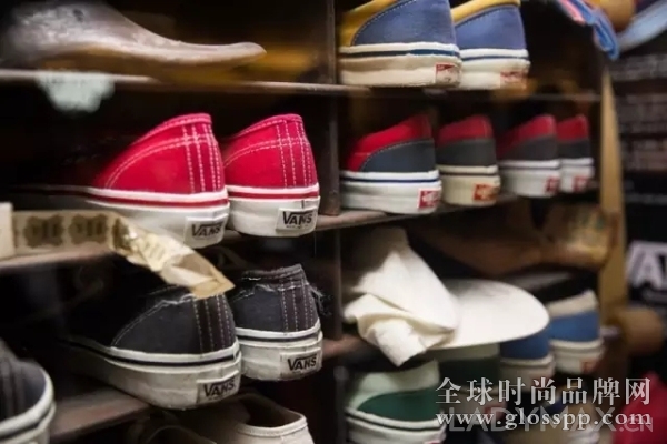 Vans去年卖了140亿  它是怎么在小众市场挤掉Nike和匡威的？