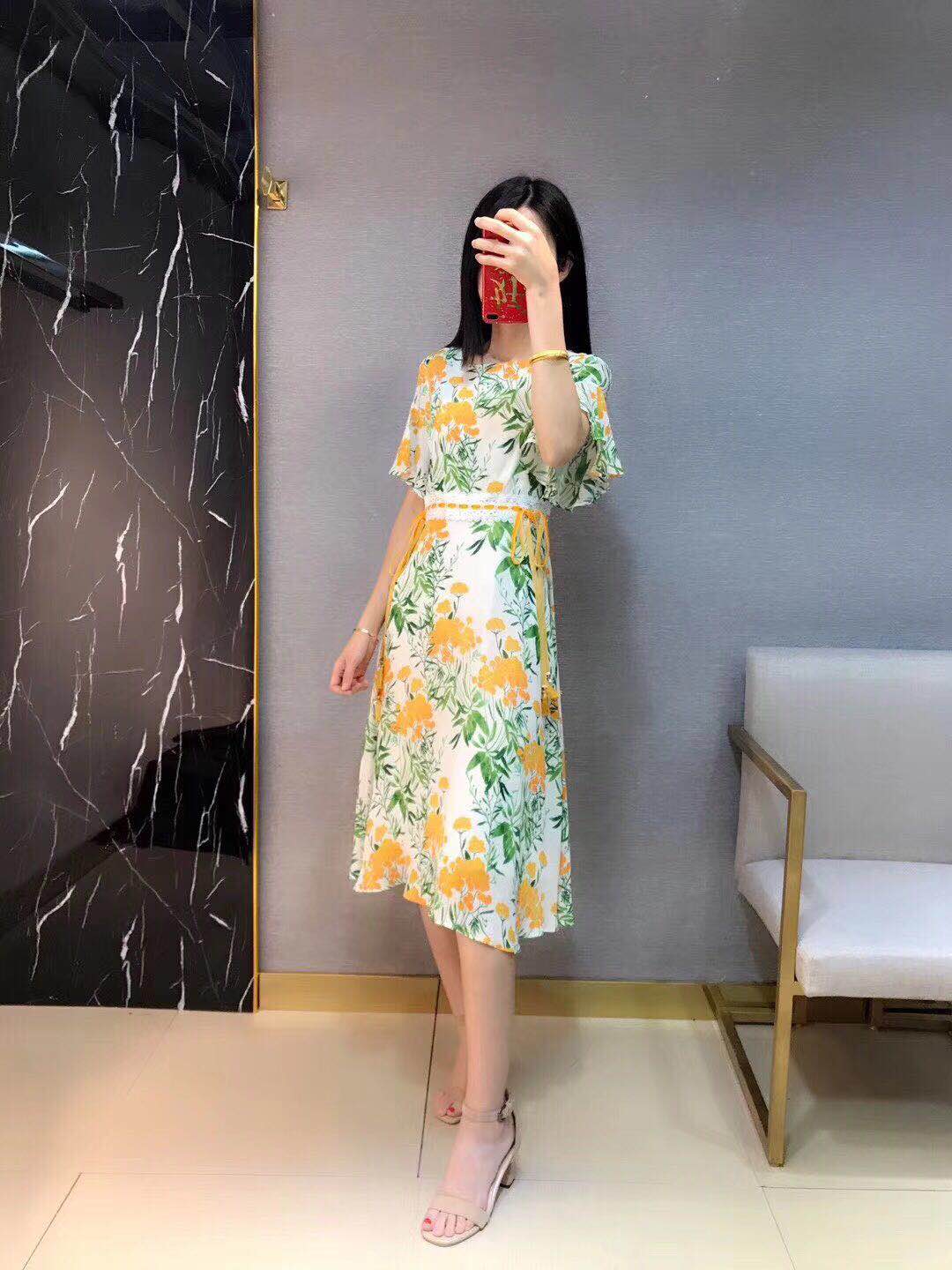 高清大图浏览 来晒晒我的大牌高端定制美貌连衣裙~~~