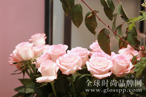 开启浪漫时光 love roseonly全球<nobr style='font-weight:bold;color:#f00;'>首家</nobr>专卖店盛大开业