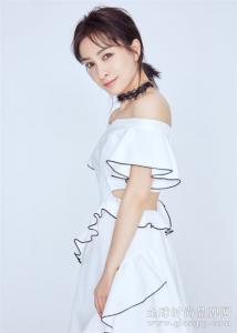 吴昕代言颐莲强推 透明质酸保湿套装究竟多好用?