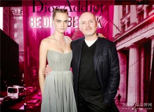 卡拉·迪瓦伊（CARA DELEVINGNE）正式成为全新DIOR迪奥魅惑星耀唇膏代言人