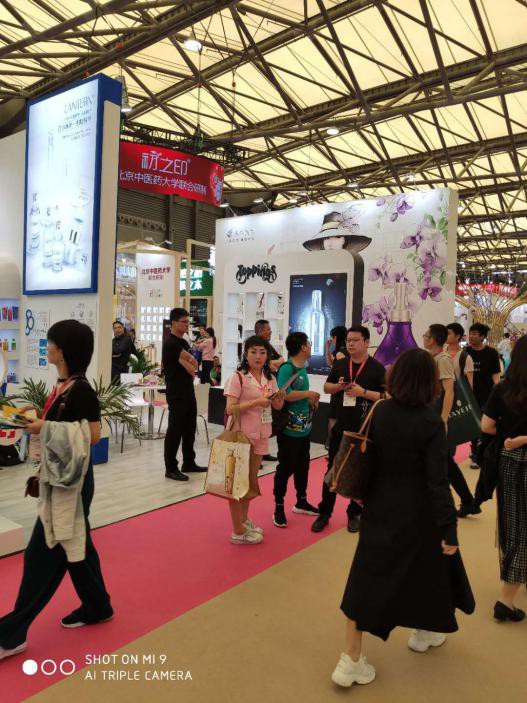 星耀上海美博会，演绎加拿大顶级护肤