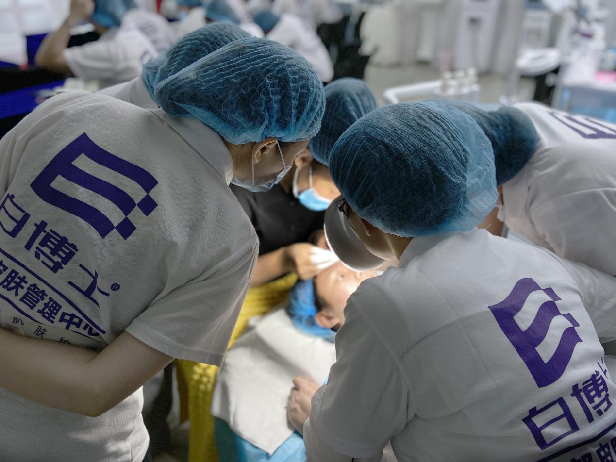 跟老板聊天高情商开场白,跟老板聊天高情商开场白：建立沟通桥梁，赢得信任与支持